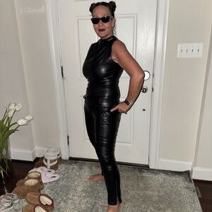 Meet your Posher, Thomai